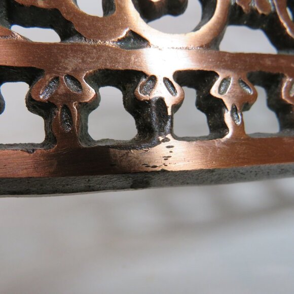 Vintage 1997 Old Dutch Design Cast Iron Oval Trivet, Copper Finish Victorian - Picture 3 of 10